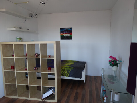 slaapgedeelte
linnenkast is 2e ruimte